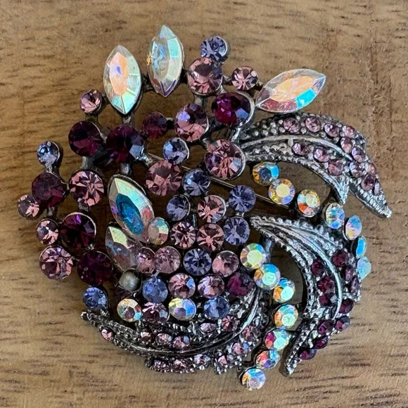 Elegant Vintage Purple and Pink Brooch with Floral Design - Picture 3 of 9